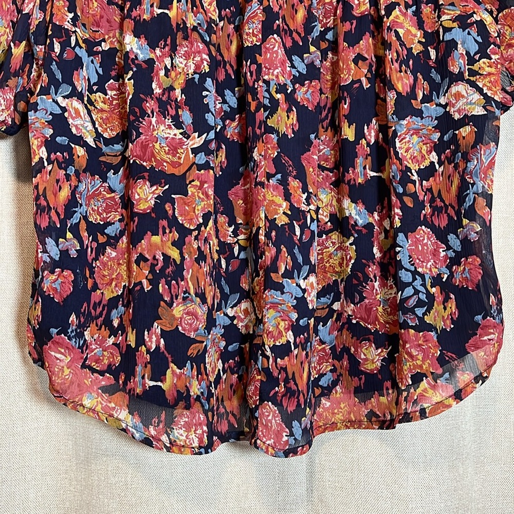 THML Navy Floral Top Size Small - Picture 5 of 9
